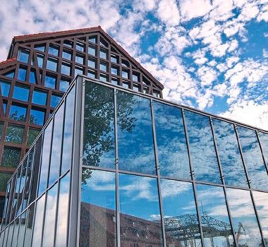 Schüco 2020–2025: стійкість, автоматизація та «розумні» фасади